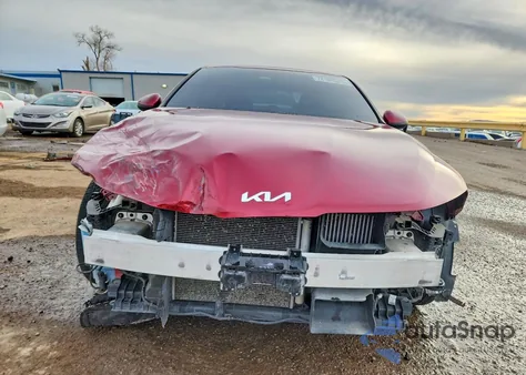 2022 Kia K5 Lxs z USA, uszkodzony, nr VIN 5XXG14J27NG090577